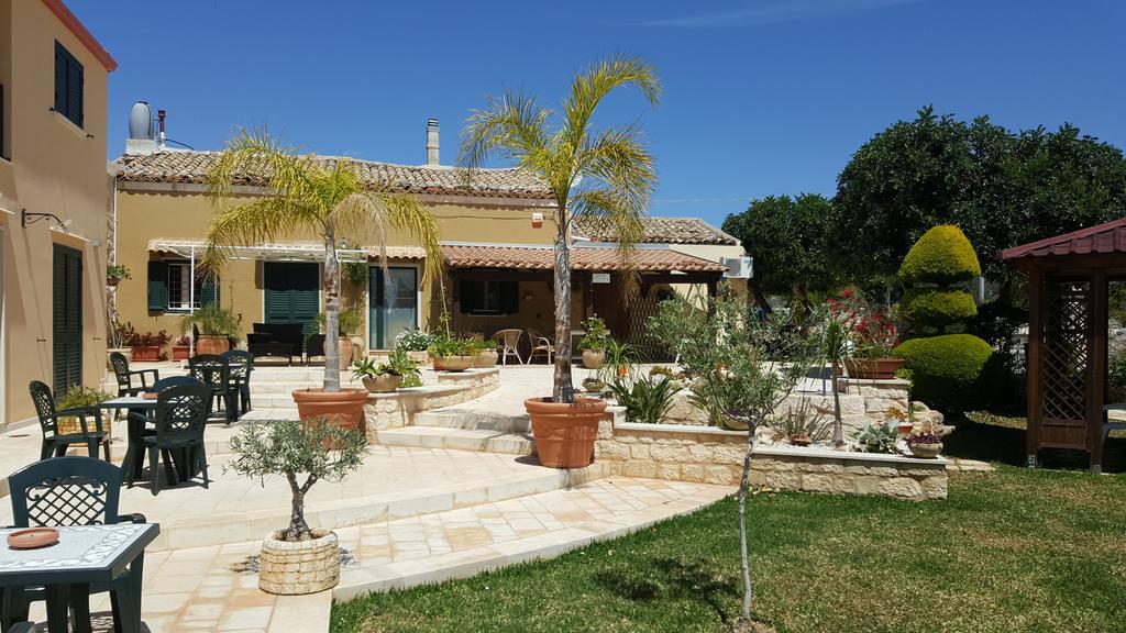 Alla Corte Di Nonna Maria Villa Pozzallo Exterior photo