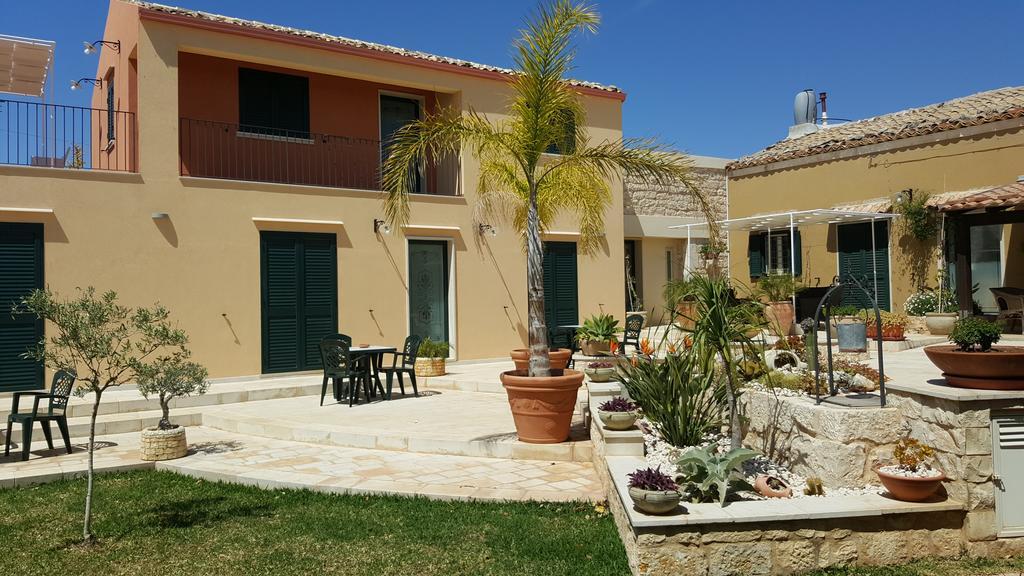 Alla Corte Di Nonna Maria Villa Pozzallo Exterior photo