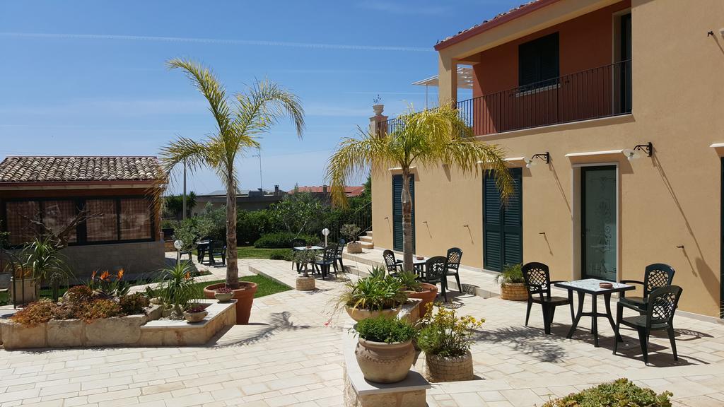 Alla Corte Di Nonna Maria Villa Pozzallo Exterior photo