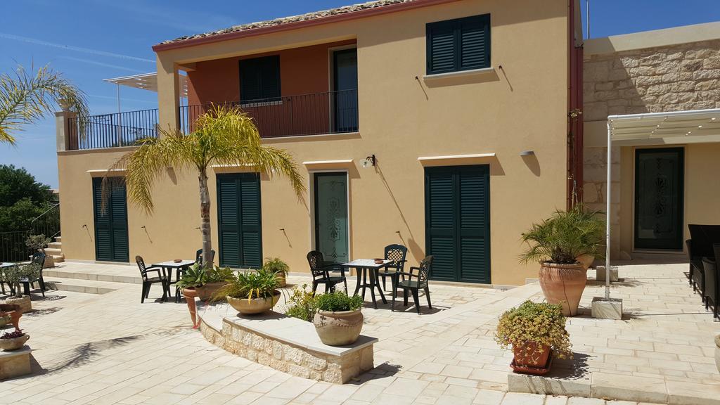 Alla Corte Di Nonna Maria Villa Pozzallo Exterior photo