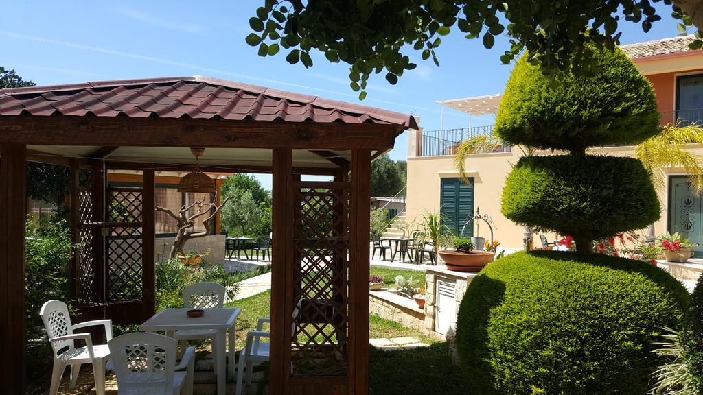 Alla Corte Di Nonna Maria Villa Pozzallo Exterior photo