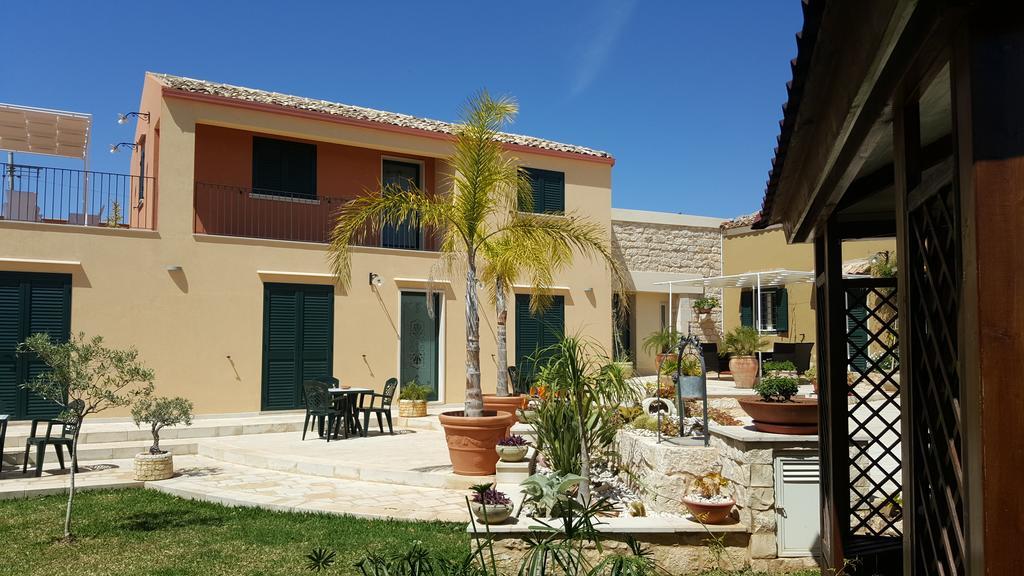 Alla Corte Di Nonna Maria Villa Pozzallo Exterior photo