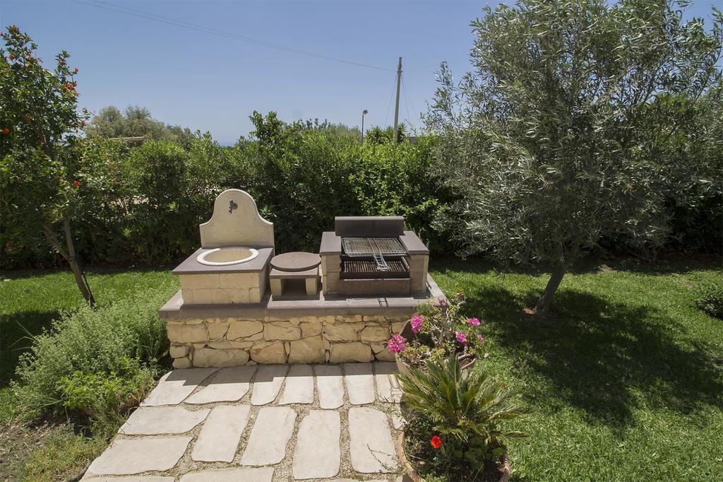 Alla Corte Di Nonna Maria Villa Pozzallo Exterior photo